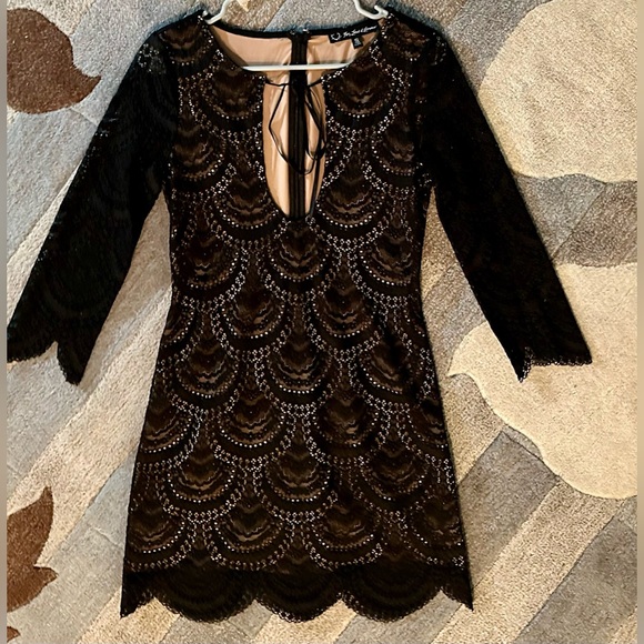 For Love And Lemons 3/4 Sleeve Rosalita
Lace Mini Dress w Front Keyhole Cutout - Picture 3 of 11